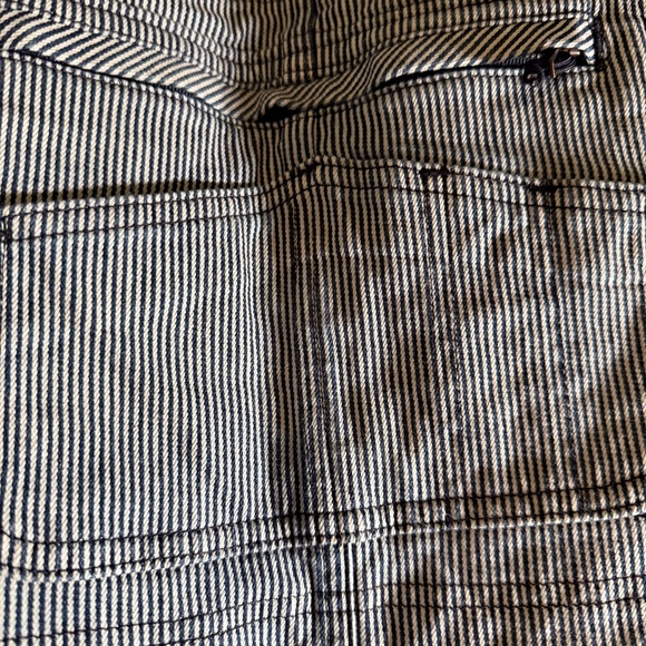 *NWOT* Women's Rootstock Gardening Overalls. Duluth Trading Co. Striped. Size L - Picture 6 of 9